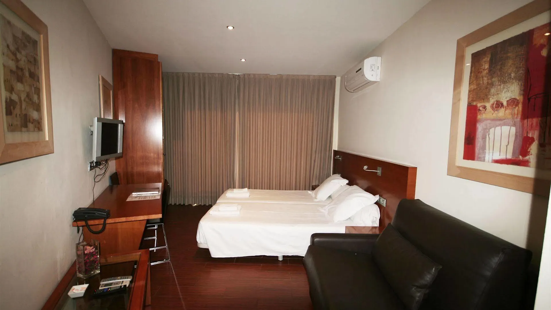 Apartment Madanis Apartamentos L'Hospitalet de Llobregat Spain