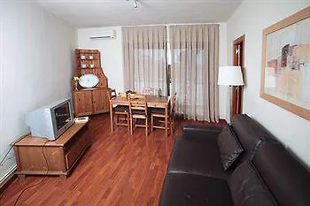 Madanis Apartamentos 0*, L'Hospitalet de Llobregat İspanya