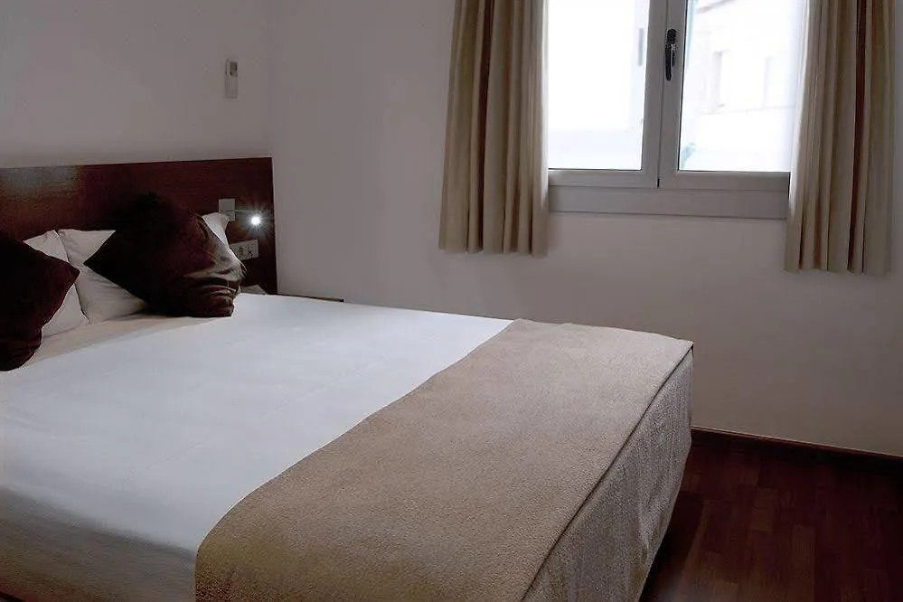 Madanis Apartamentos İspanya