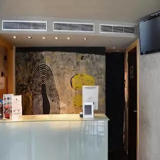 Madanis Apartamentos 0*, L'Hospitalet de Llobregat